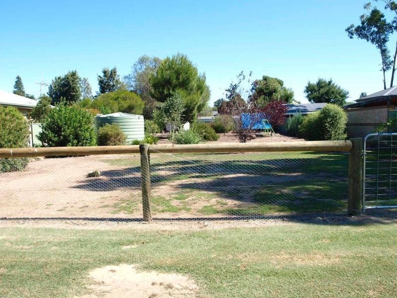 11 Beauchamp, Heathcote VIC 3523