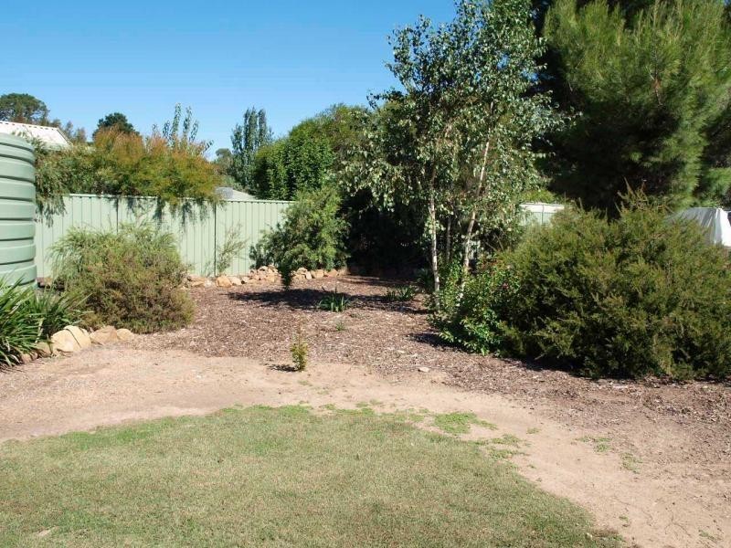 11 Beauchamp, Heathcote VIC 3523