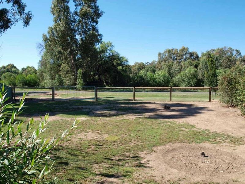 11 Beauchamp, Heathcote VIC 3523