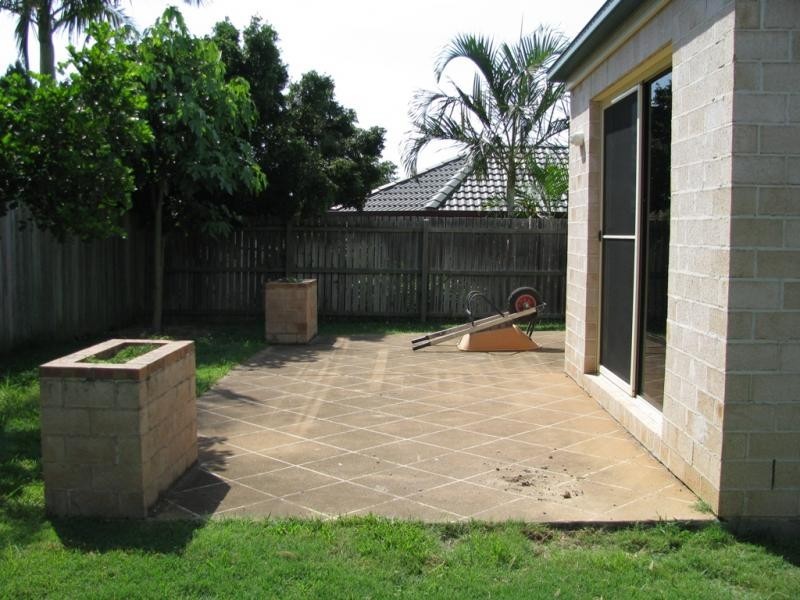 6 Southerden Drive, North Lakes QLD 4509