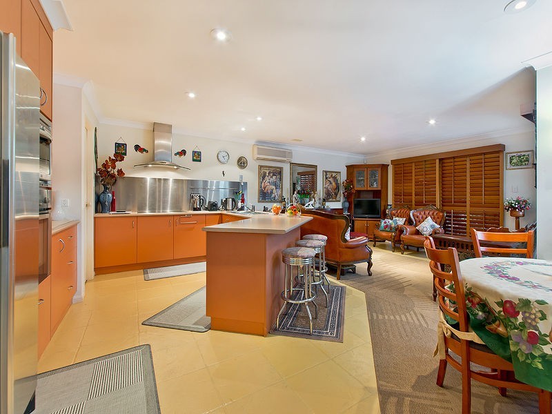 9 Southerden Drive, North Lakes QLD 4509