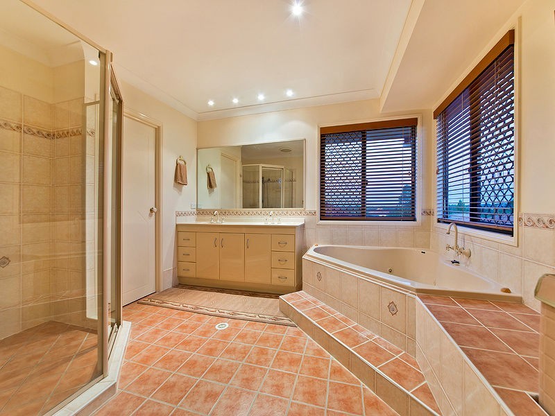 9 Southerden Drive, North Lakes QLD 4509