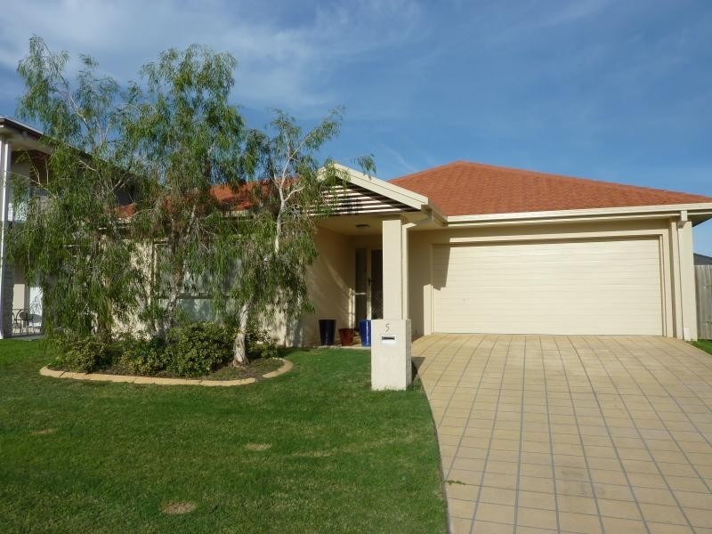 5 Silkyoak Court, North Lakes QLD 4509