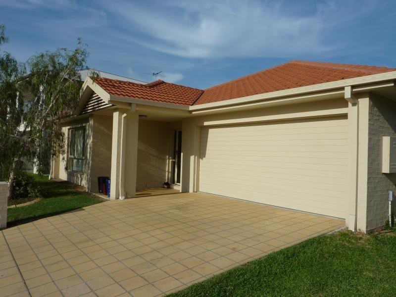 5 Silkyoak Court, North Lakes QLD 4509