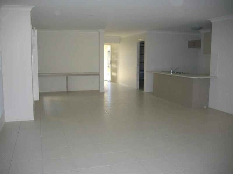 15 Williams Crescent, North Lakes QLD 4509