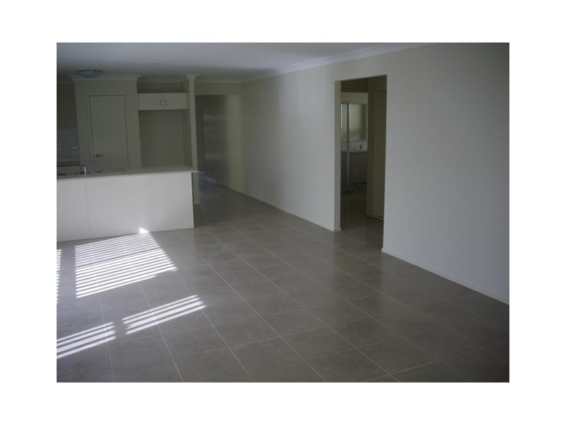 18 Williams Crescent, North Lakes QLD 4509