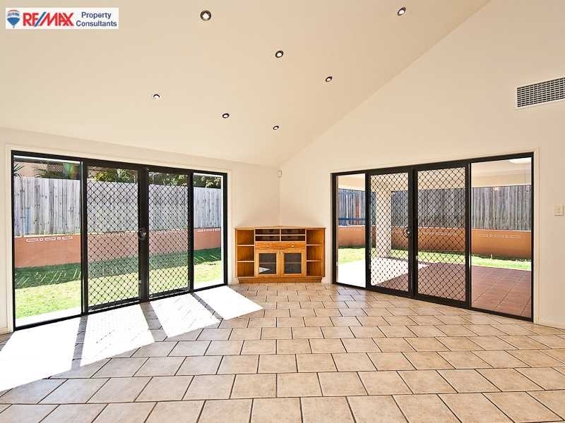 24 Chilton Crescent, North Lakes QLD 4509