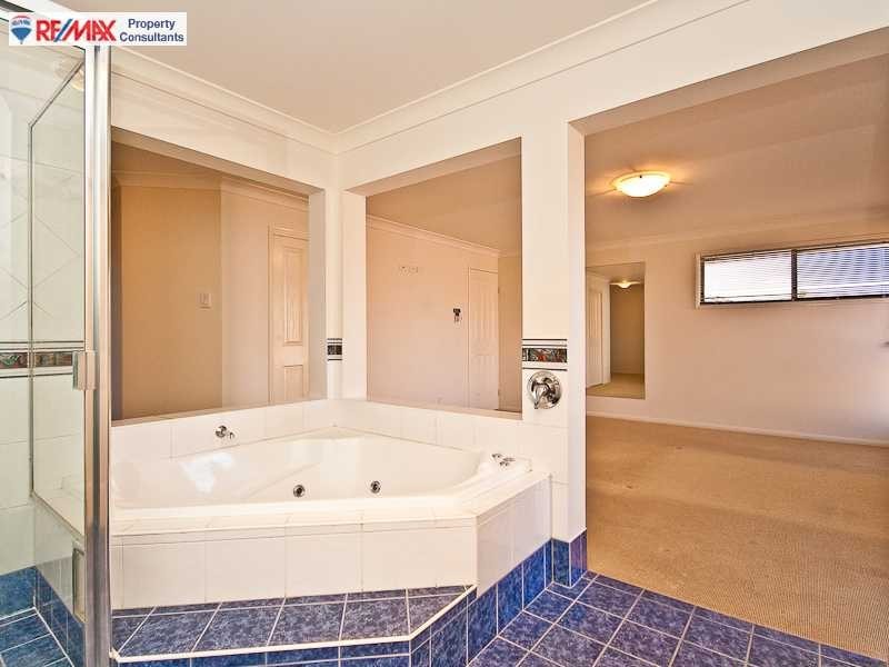 24 Chilton Crescent, North Lakes QLD 4509