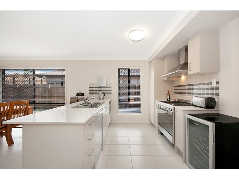 6 Sunjoy Place, North Lakes QLD 4509