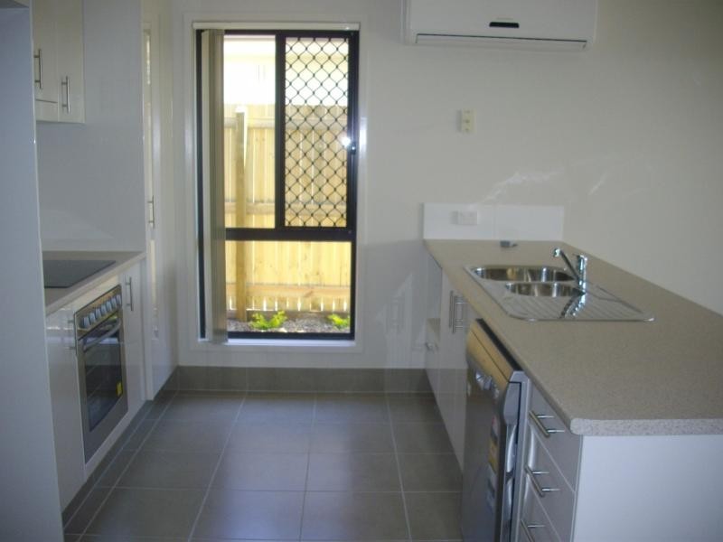 16 Daintree Circuit, North Lakes QLD 4509