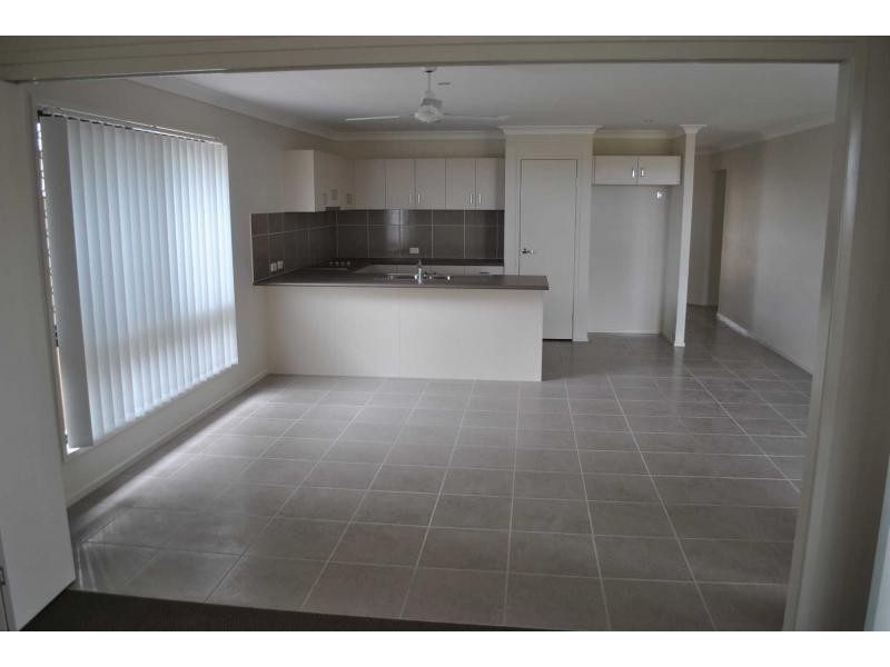 24 Edwards Crescent, North Lakes QLD 4509