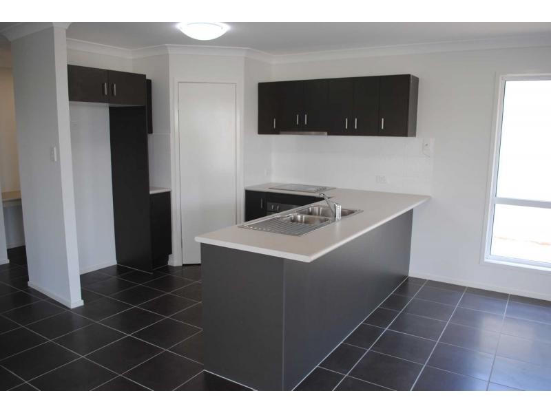 8 Merion Crescent, North Lakes QLD 4509