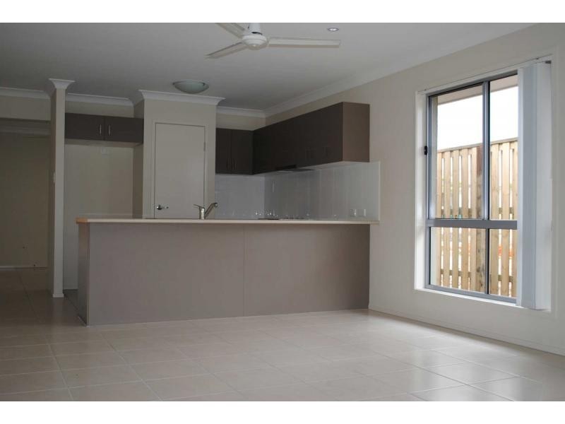 6 Riviera Crescent, North Lakes QLD 4509