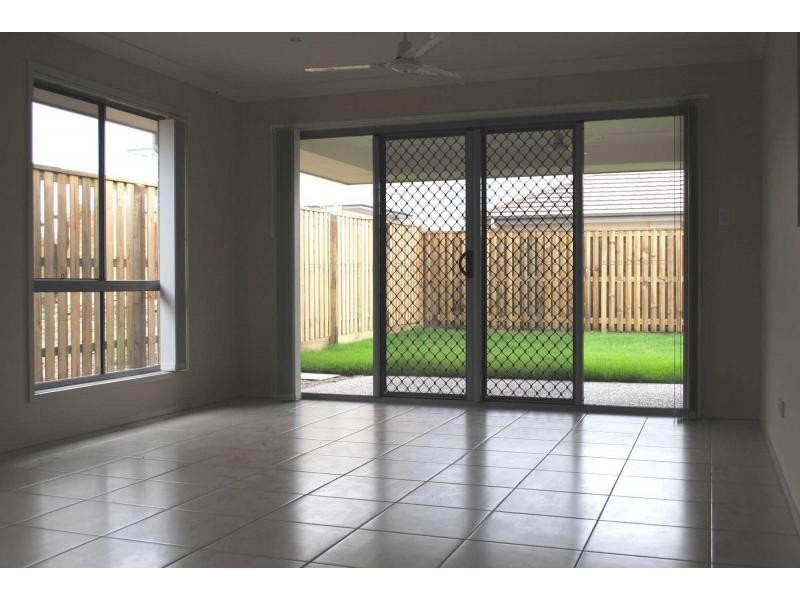 6 Riviera Crescent, North Lakes QLD 4509