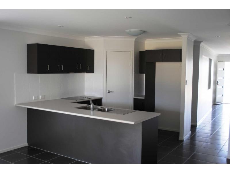 21 Riviera Crescent, North Lakes QLD 4509