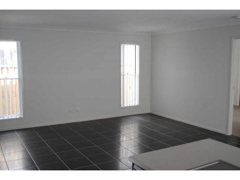21 Riviera Crescent, North Lakes QLD 4509