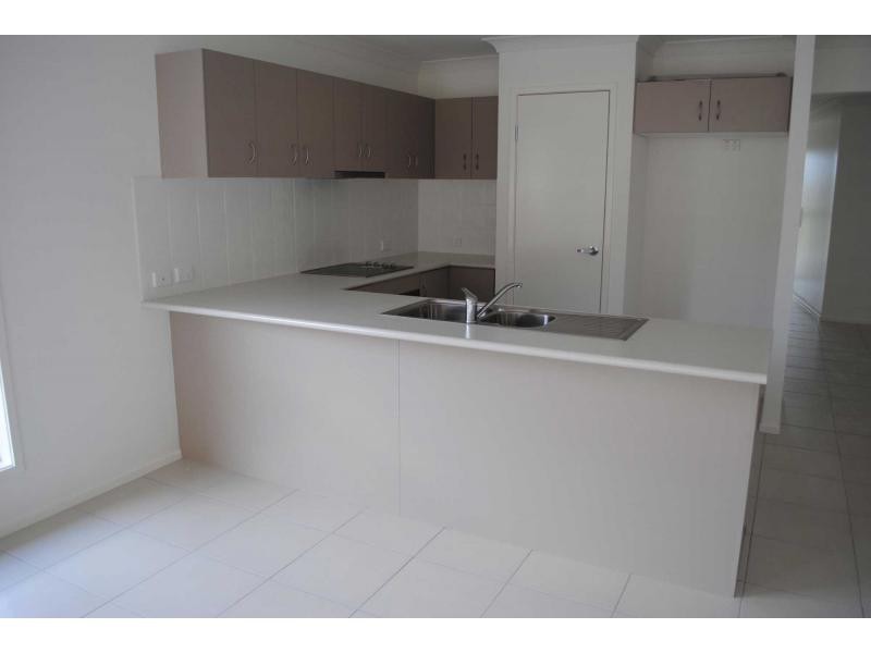 26 Mackintosh Drive, North Lakes QLD 4509