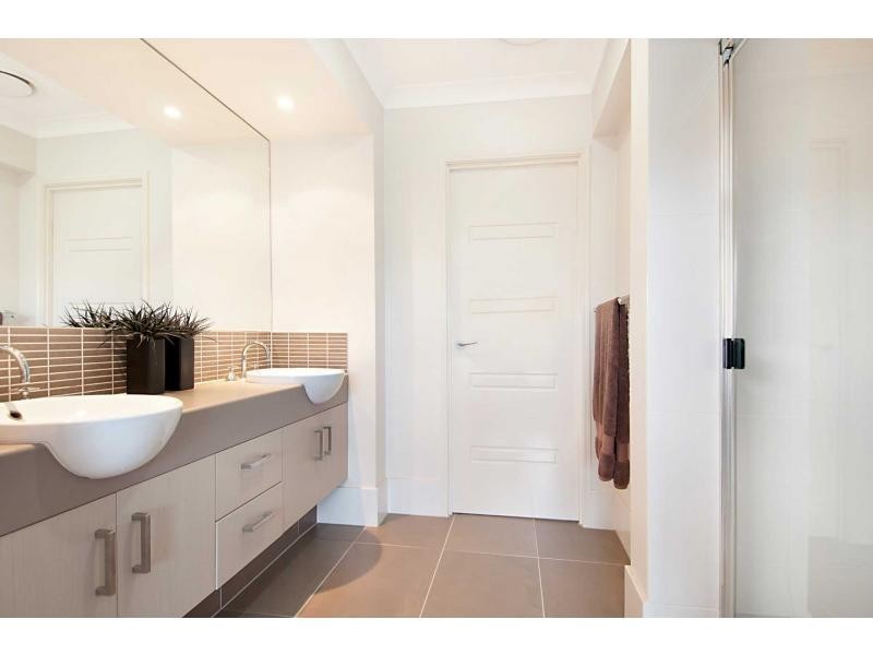 18 Planigale Crescent, North Lakes QLD 4509