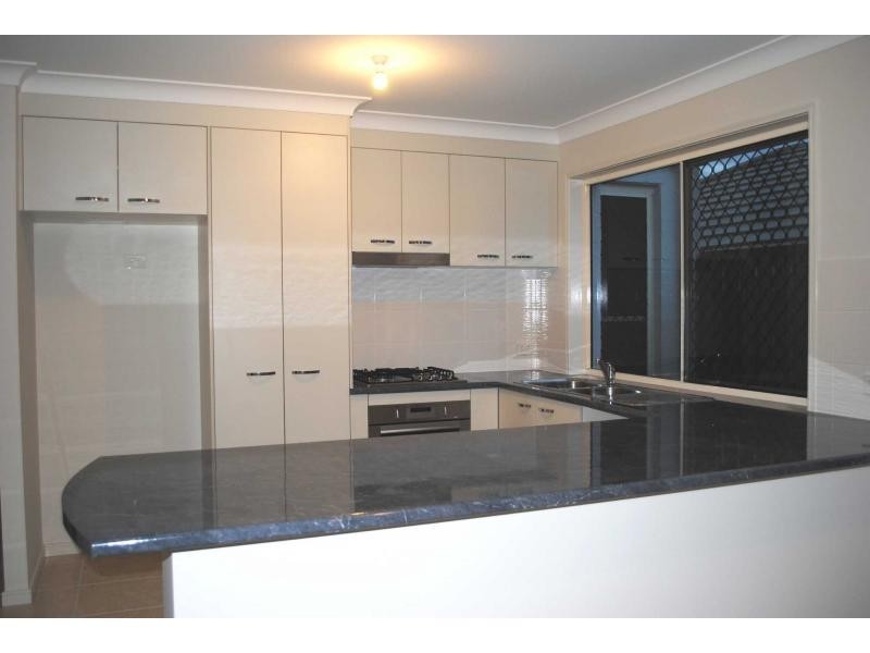 7 Riviera Crescent, North Lakes QLD 4509