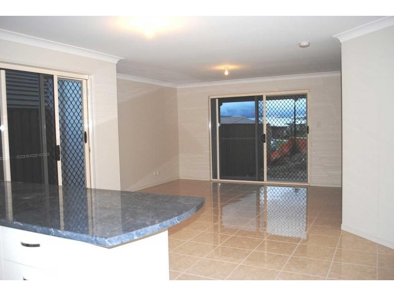 7 Riviera Crescent, North Lakes QLD 4509