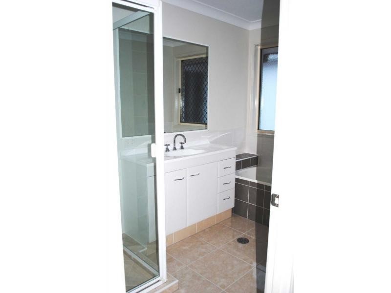 7 Riviera Crescent, North Lakes QLD 4509