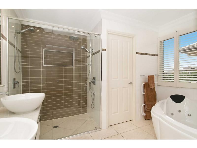 8 Armour Close, North Lakes QLD 4509