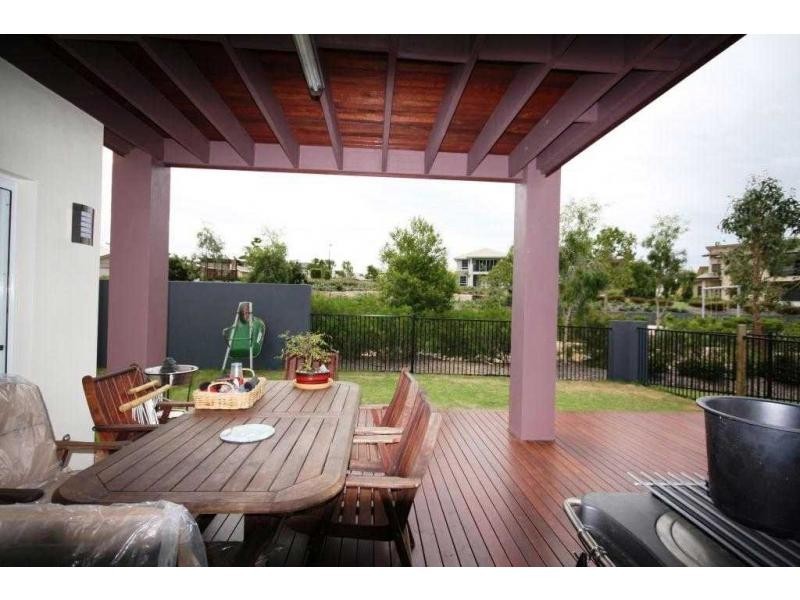 8 Armour Close, North Lakes QLD 4509