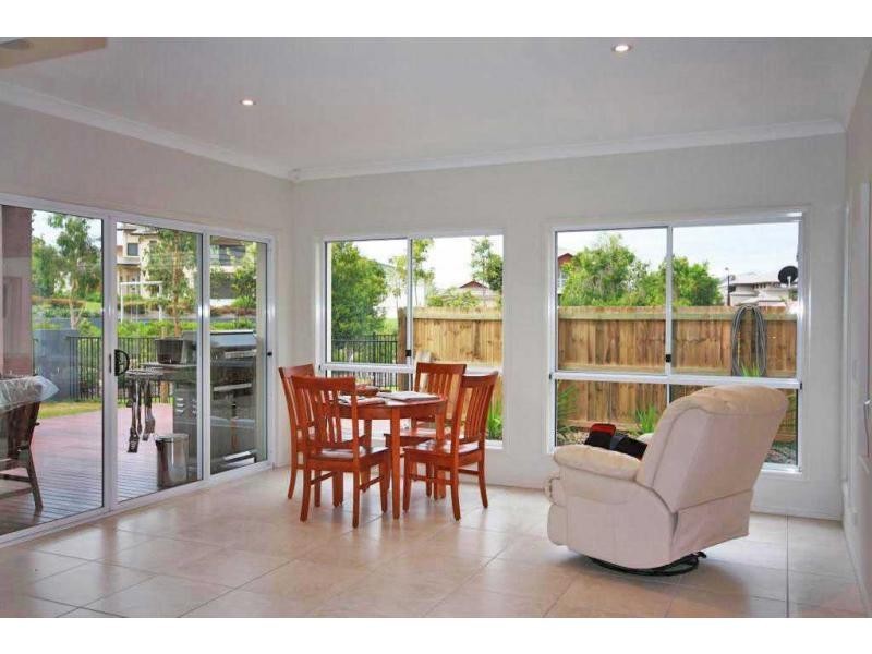 8 Armour Close, North Lakes QLD 4509
