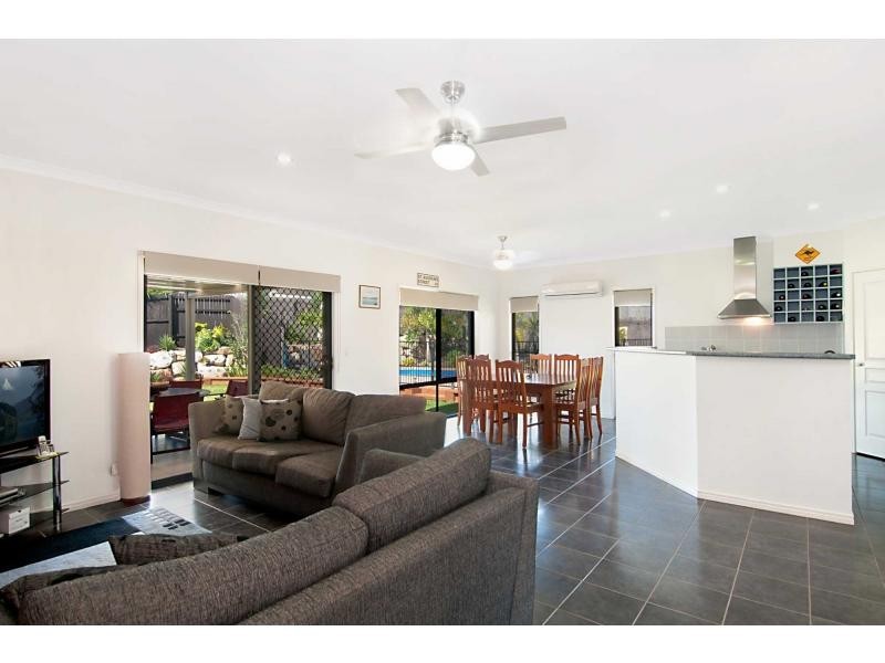 4 Planigale Crescent, North Lakes QLD 4509