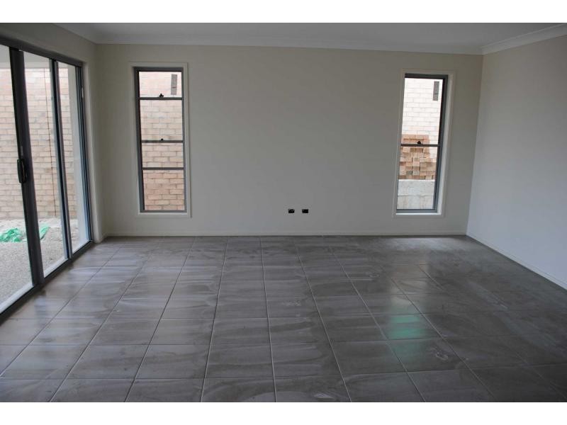 5 Riviera Crescent, North Lakes QLD 4509