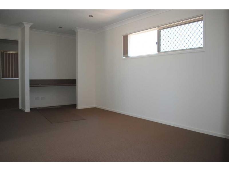 4 Riviera Crescent, North Lakes QLD 4509