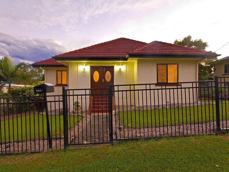 209 Blackstone Rd, Silkstone QLD 4304