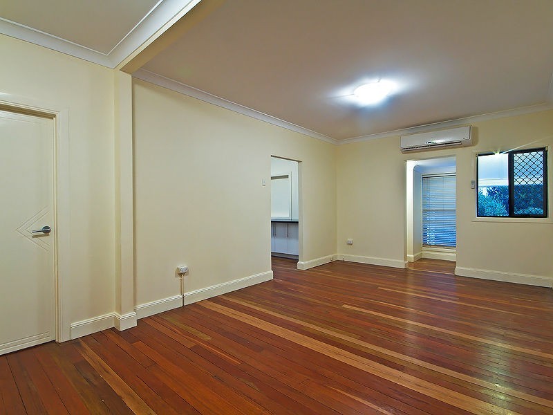 209 Blackstone Rd, Silkstone QLD 4304