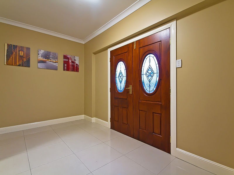 209 Blackstone Rd, Silkstone QLD 4304