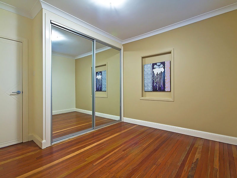 209 Blackstone Rd, Silkstone QLD 4304