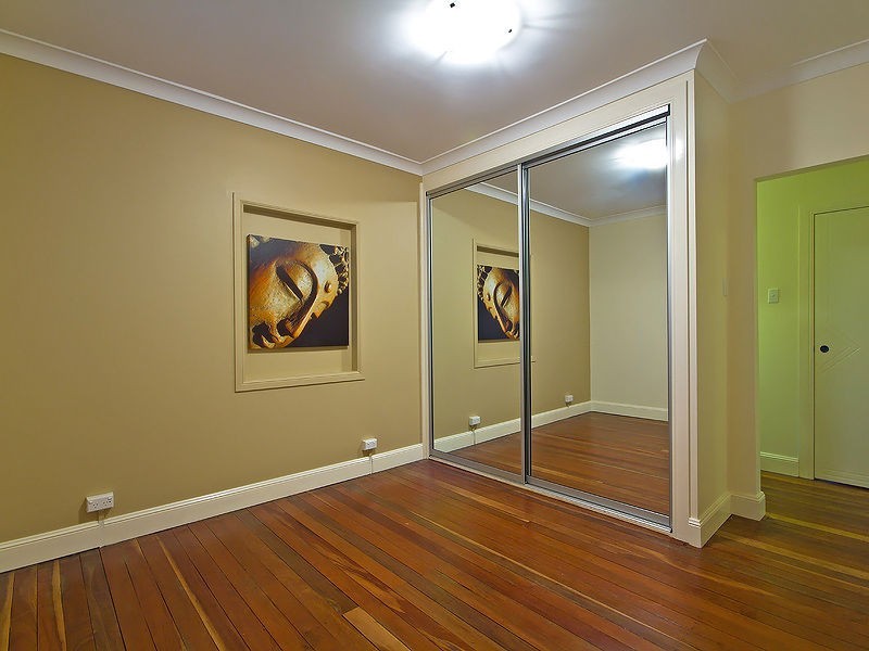 209 Blackstone Rd, Silkstone QLD 4304