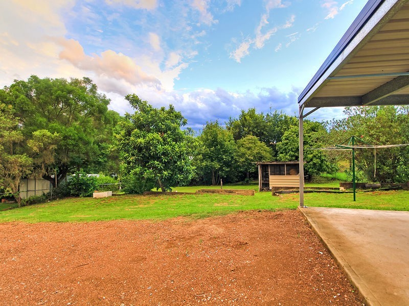 209 Blackstone Rd, Silkstone QLD 4304