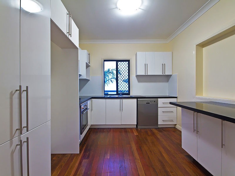 209 Blackstone Rd, Silkstone QLD 4304