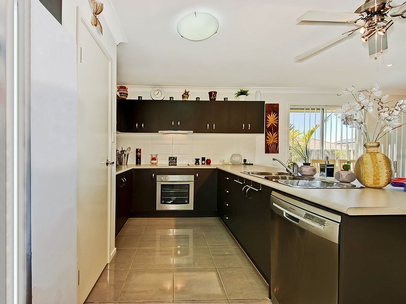 9 Williams Crescent, North Lakes QLD 4509