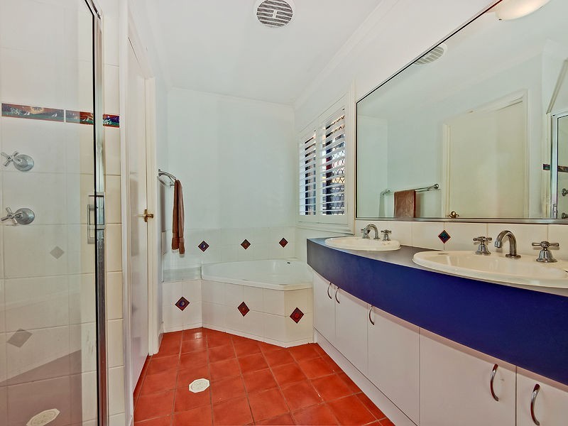 2 Willandra Parade, North Lakes QLD 4509