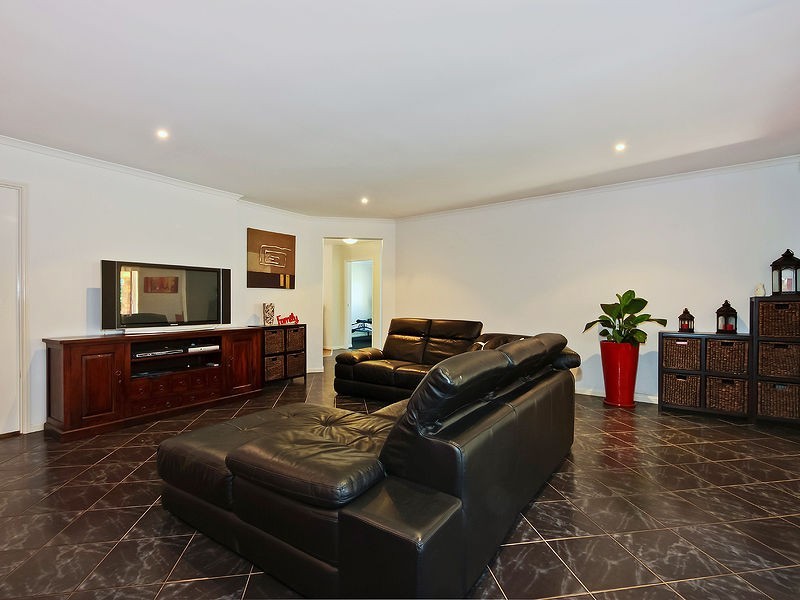 2 Willandra Parade, North Lakes QLD 4509