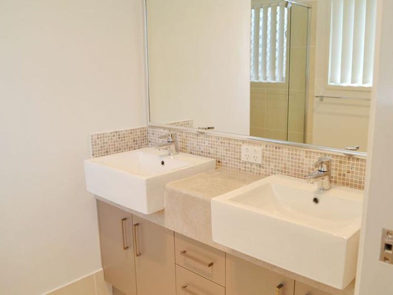 2 Severn Crescent, North Lakes QLD 4509