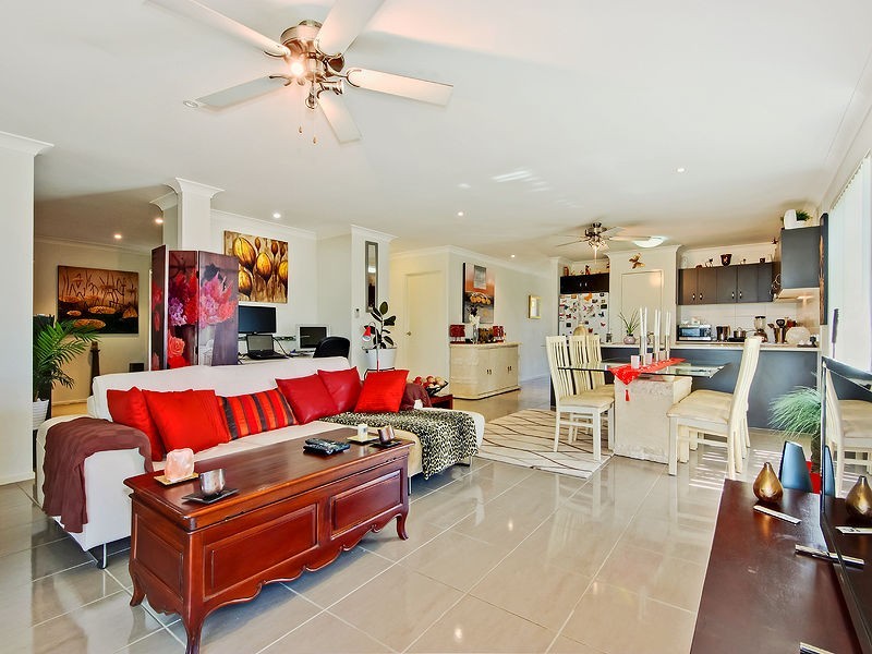 9 Williams Crescent, North Lakes QLD 4509