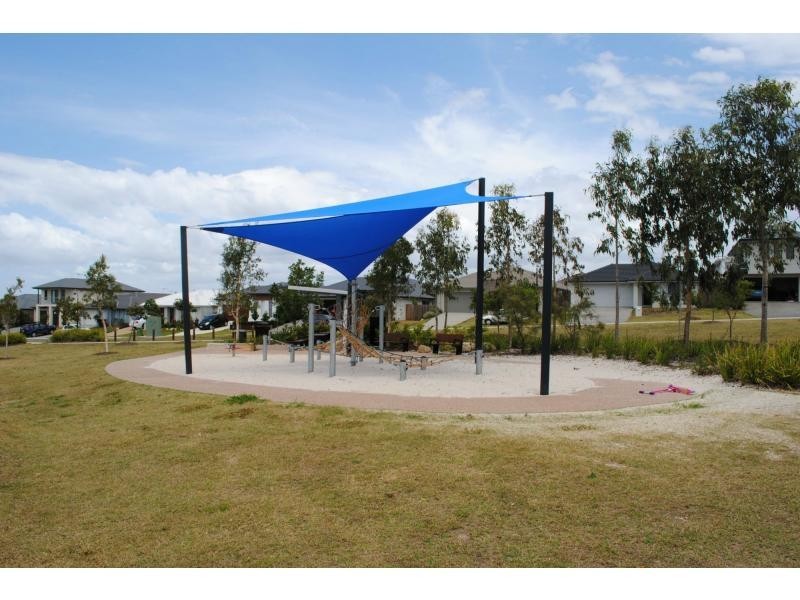 2 Severn Crescent, North Lakes QLD 4509