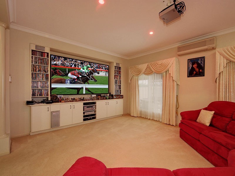 8 Lochern Court, North Lakes QLD 4509