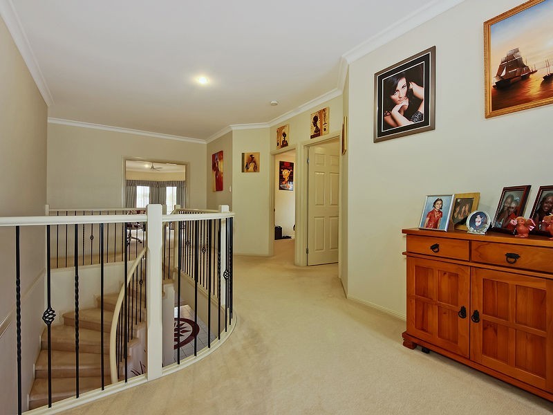 8 Lochern Court, North Lakes QLD 4509