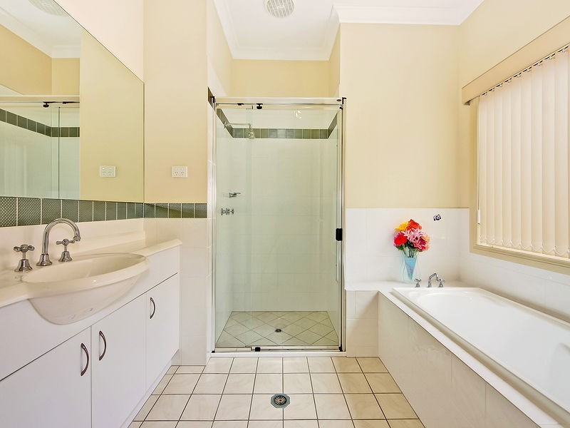 8 Lochern Court, North Lakes QLD 4509