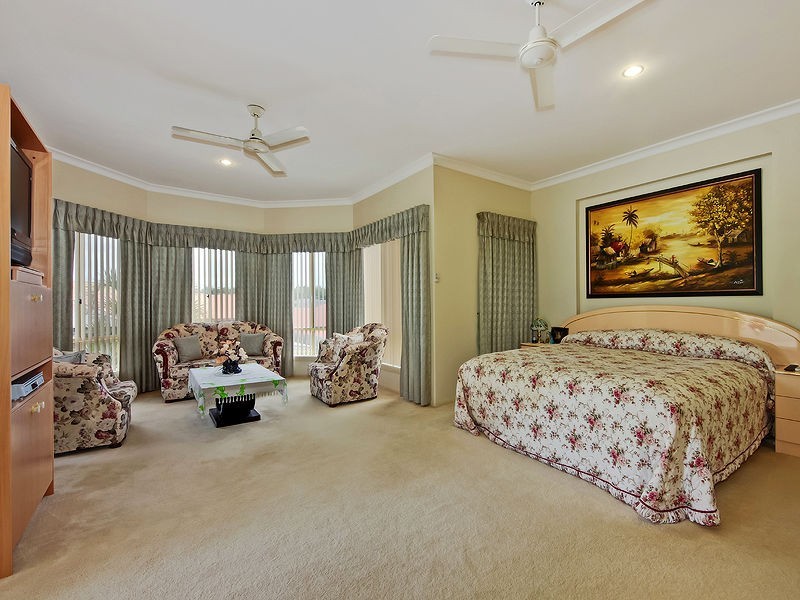 8 Lochern Court, North Lakes QLD 4509