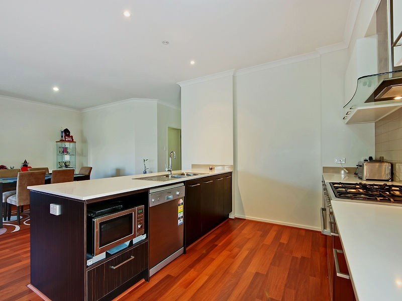 15 Dunes Crescent, North Lakes QLD 4509