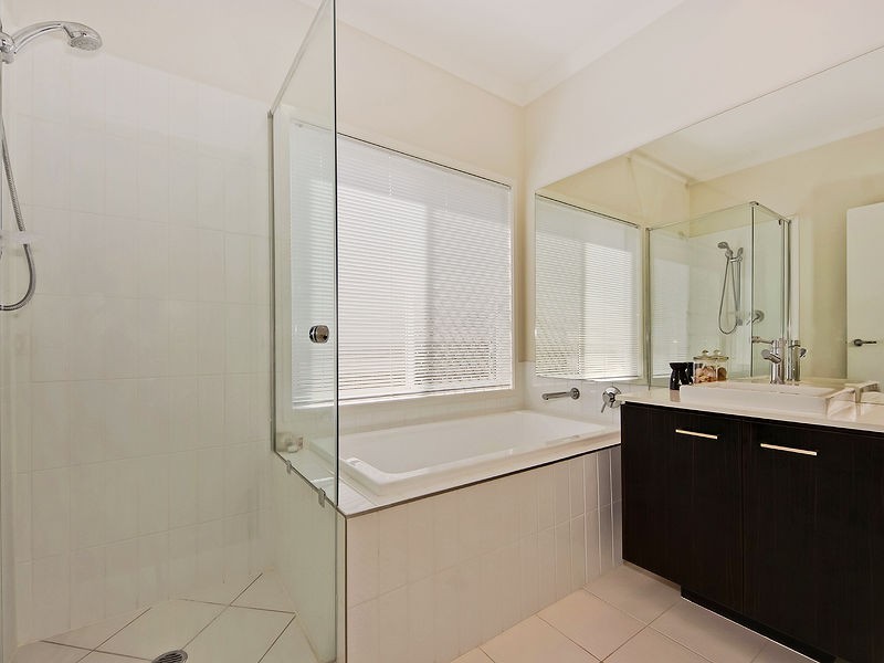 15 Dunes Crescent, North Lakes QLD 4509